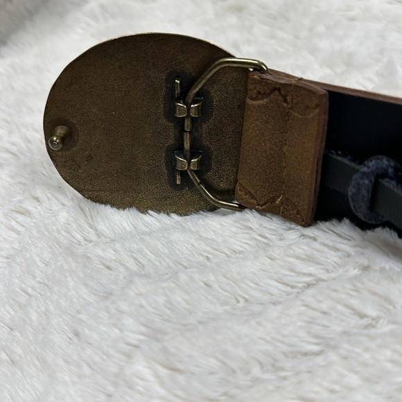 Vegan leather belt  with flower cutouts and  oval brass buckle w/ tiny stones XL - Picture 4 of 8